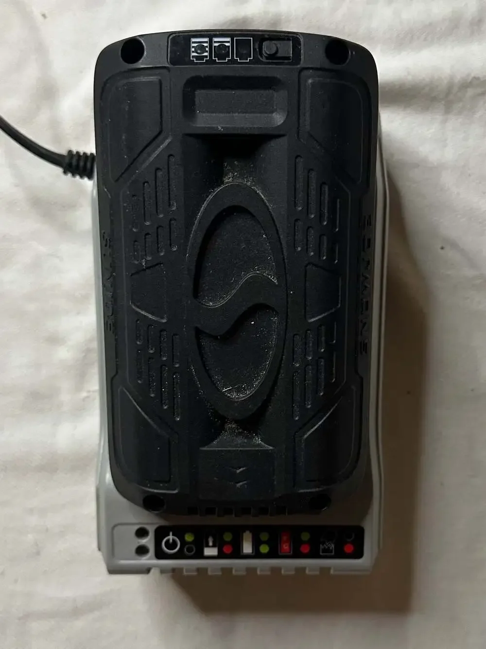Snow Joe iBAT40XR 40V EcoSharp Lithium-Ion Battery and iCHRG40 Charger Set